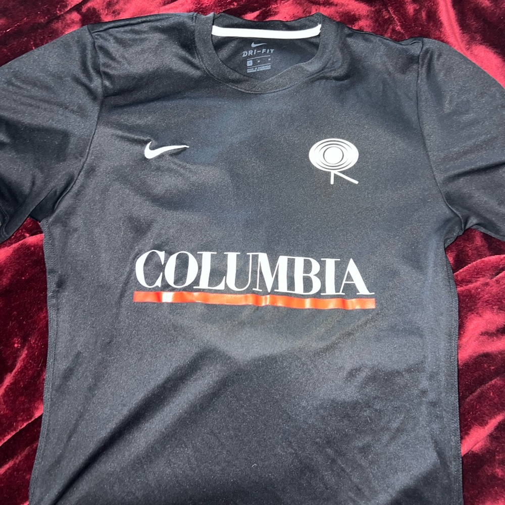 Nike die fit Columbia shirt